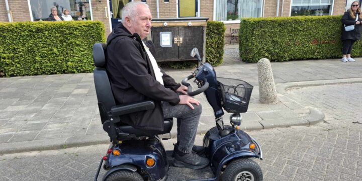 Bekijk deze afbeelding van weer Scootmobiel uitgeleend op Minima voor elkaar Gouda 
